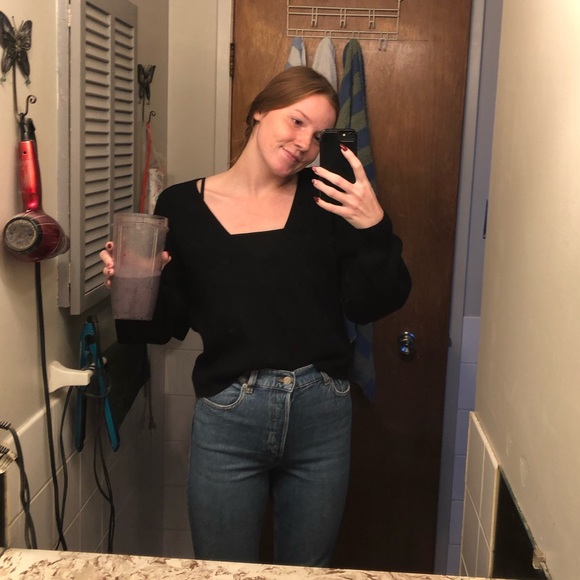 [SOLD] Dynamite Sweater - Picture 5 of 5